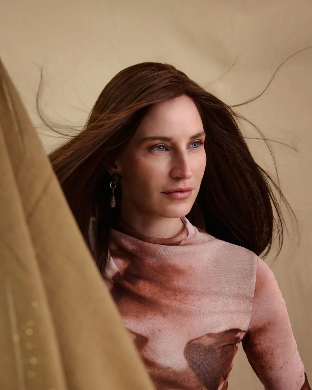 Lange braune Echthaarperücke mit natürlichem Fall