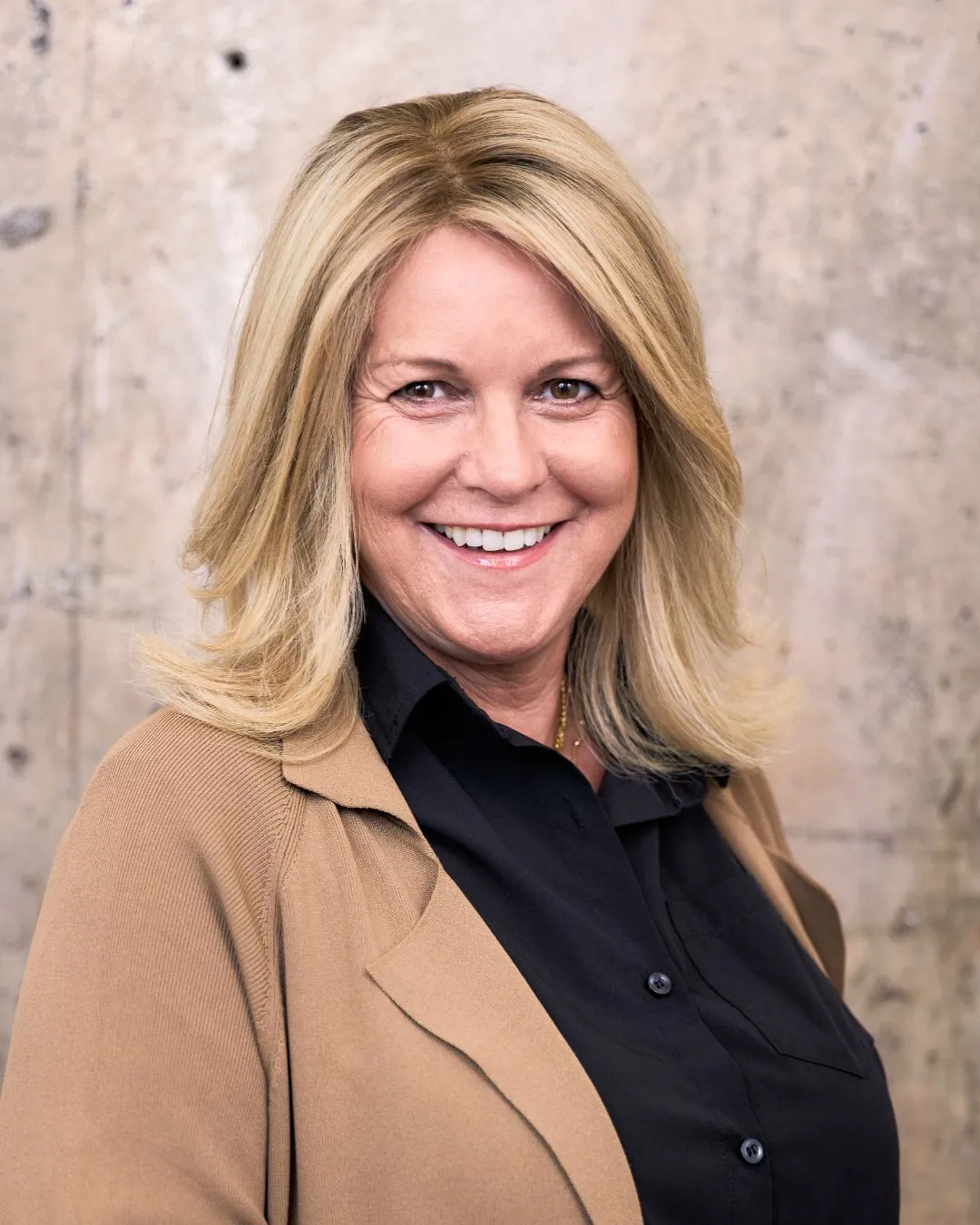 Schulterlange blonde Perücke mit natürlichem Look